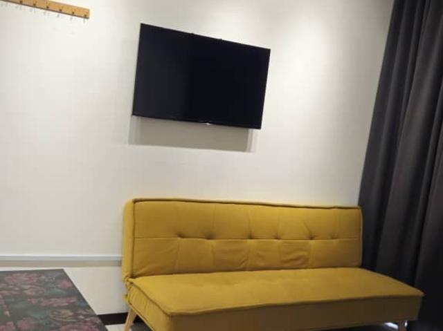Middle Room at Luminari, Butterworth