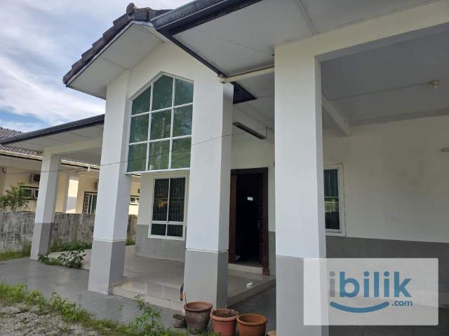 Middle Room at Miri, Sarawak