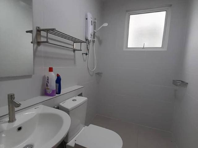 Middle Room at Nadayu 801 @ Subang Murni, Shah Alam
