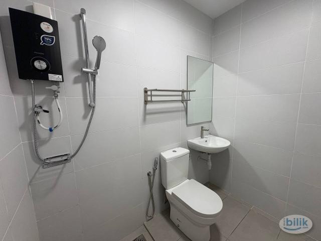 Middle Room at Nadayu 801 @ Subang Murni, Shah Alam