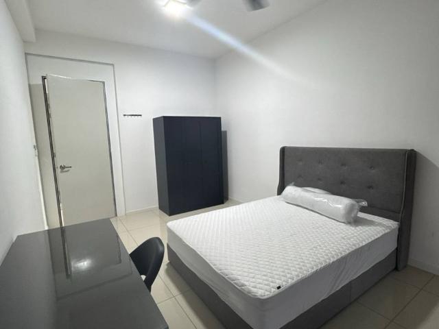 Middle Room at Nadayu 801 @ Subang Murni, Shah Alam