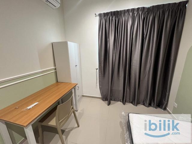Middle Room at Nikka Residence, Bandar Sri Permaisuri Free WiFi Walking to LRT