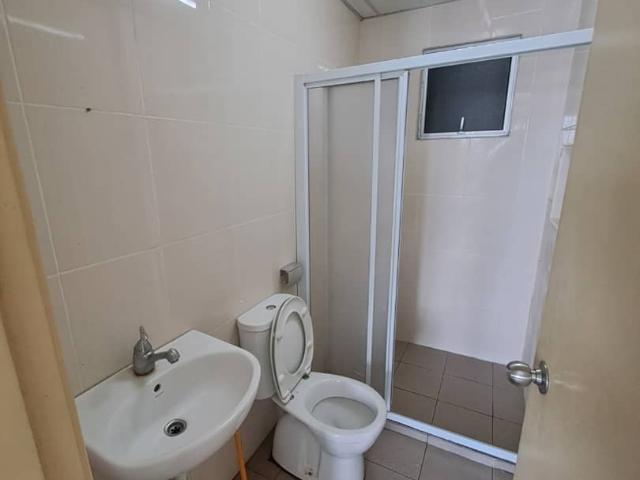 Middle Room at OUG Parklane, Old Klang Road