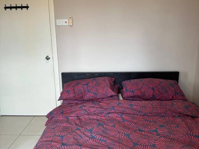 Middle Room at Paramount View, Petaling Jaya, Taman Paramount LRT station is just an 5 minute walk away from the condo