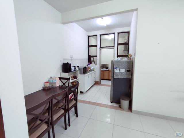 Middle Room at Pelangi Utama, Bandar Utama