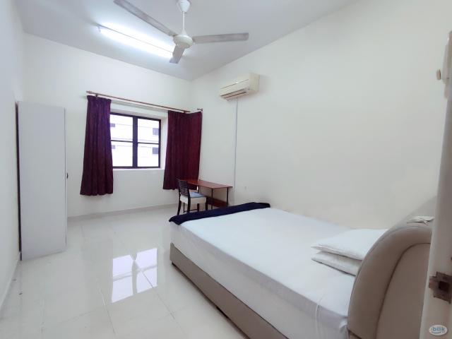 Middle Room at Pelangi Utama, Bandar Utama
