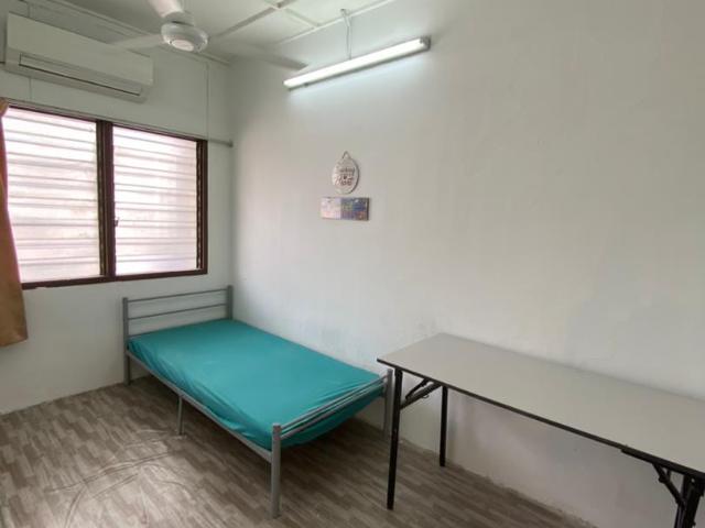 MIDDLE Room at PJ14, Petaling Jaya