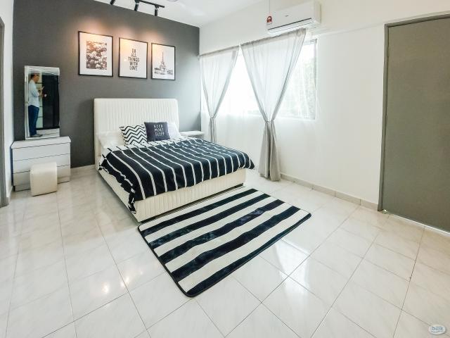 Middle Room at PJS 7, Bandar Sunway