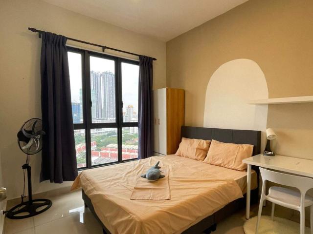 Middle room at Platinum Arena Free rental promotion