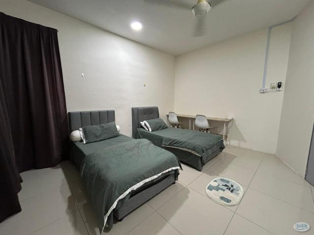 Middle Room at Platinum Lake PV15, Setapak