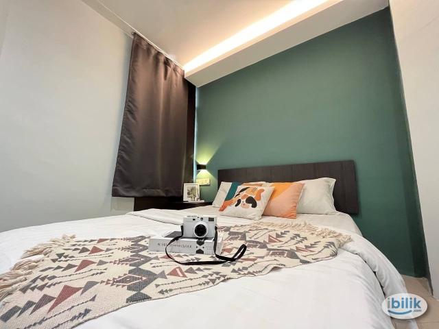 Middle Room at Q Inn Hotel