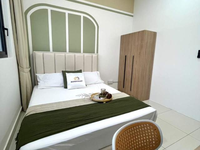 Middle Room at Residensi Nexus Chetas Taman Pertama 5 min walking distance to MRT Taman Pertama