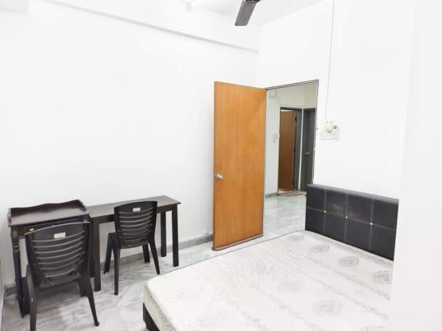 Middle Room at Ridzuan Condominium, Bandar Sunway, Female Only House
