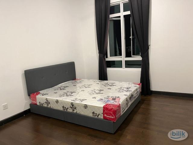 Middle Room at Saville @ The Park, Pantai