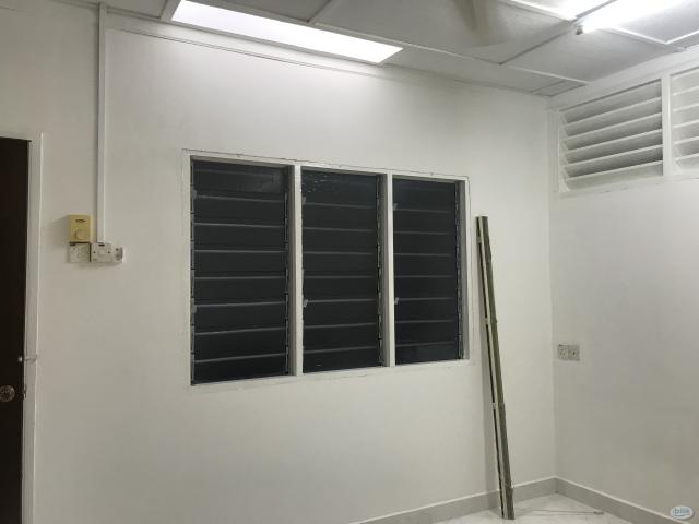 Middle Room at Section 14, Petaling Jaya