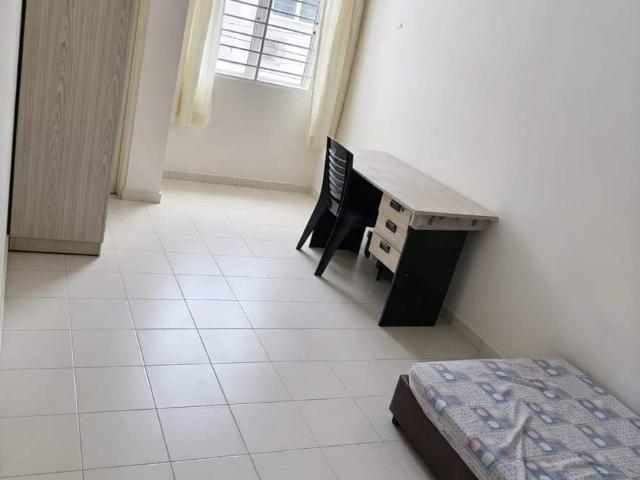 Middle Room at Seri Botani Ipoh Included Elec, Water & internet