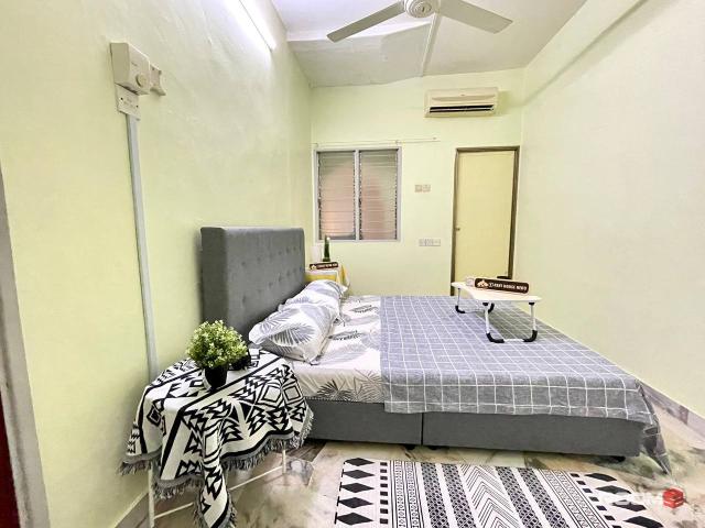 Middle Room at Sri Petaling, Kuala Lumpur ~ Bilik Sewa Sri Petaling {, } Sri