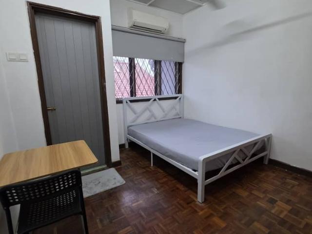 Middle Room at SS24 Petaling Jaya, Selangor