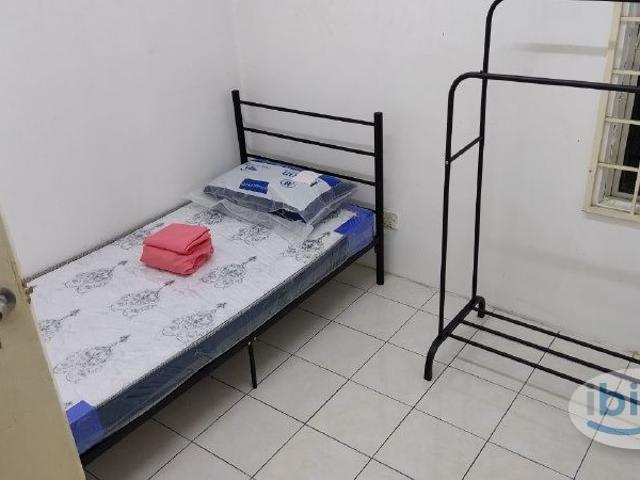 Middle Room at Sunway Damansara, Petaling Jaya