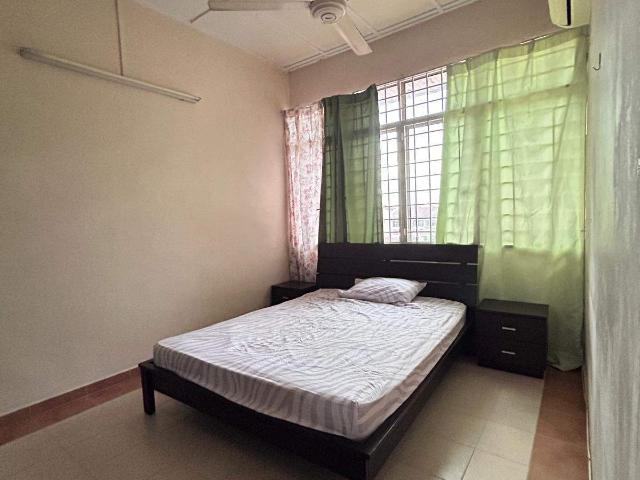Middle Room at Sungai Ara, Penang