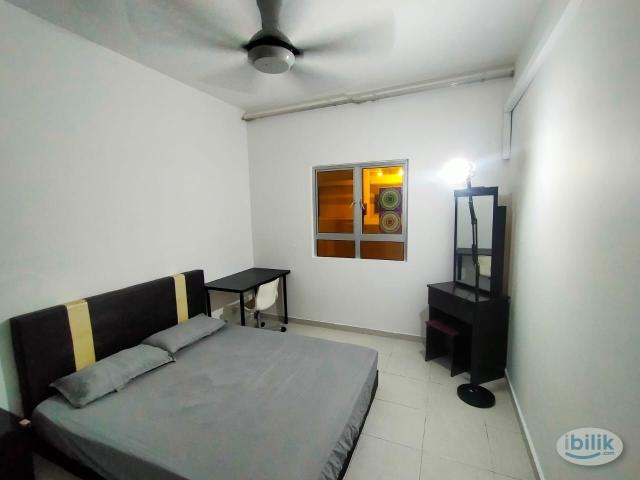 Middle Room at Suria Jelatek Residence, Ampang Hilir