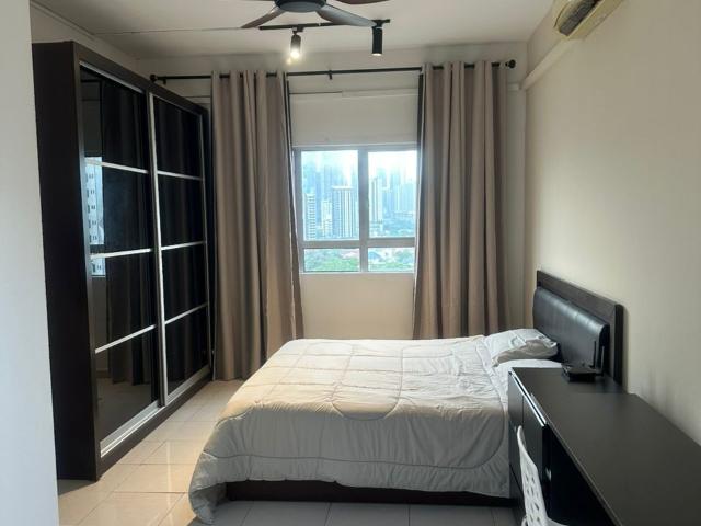 Middle Room at Suria Jelatek Residence, Ampang Hilir