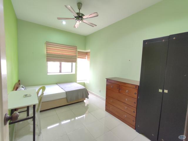 Middle room available at Pelangi utama block D