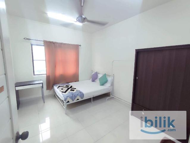 middle room available for rent at Bandar Utama