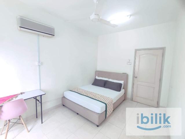 Middle room available for rent at pelangi utama