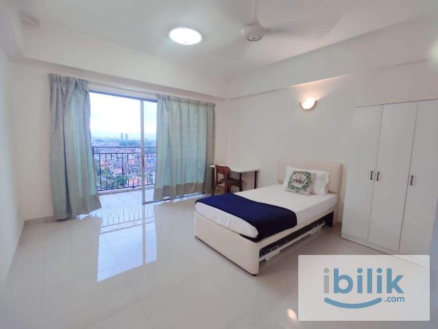 Middle room availablr for rent at Bandar Utama mrt station