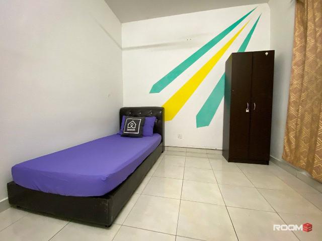 Middle Room, Blok B, Mentari Court, Bandar Sunway