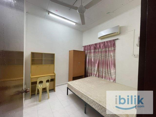 Middle room corner lot kota laksamana