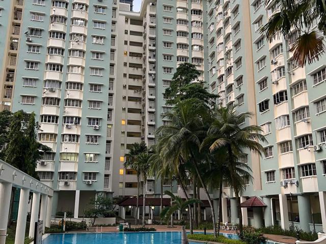 Middle Room Danau Idaman Condo