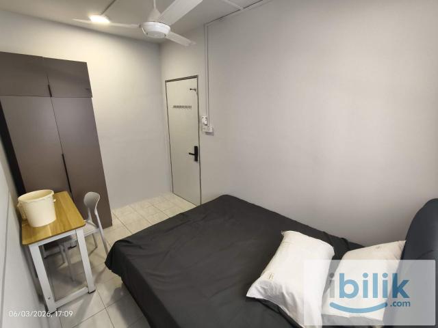 Middle room. Door Step LRT 3 Kayu Ara