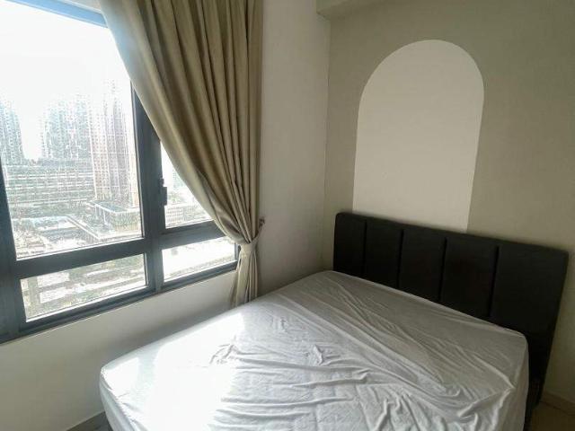 middle room easy go to 1 utama