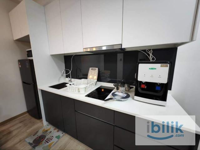 Middle room Emporis, 3mins drive to Segi, Doorstep to Jaya Grocer/Ninso/Mamak, 8mins to Sunway Nexis/Giza