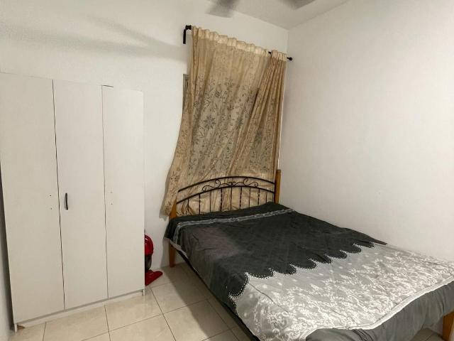 Middle Room Female only