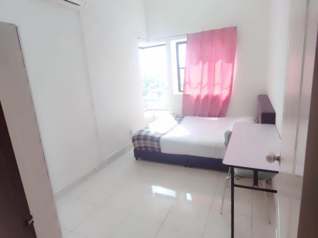 Middle Room for Female at Bandar Utama, Kuala Lumpur