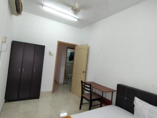 Middle Room For Female at Pelangi Utama, Bandar Utama