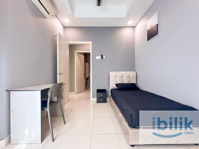Middle Room For Rent With Aircond/Light Cooking/Washing Machine