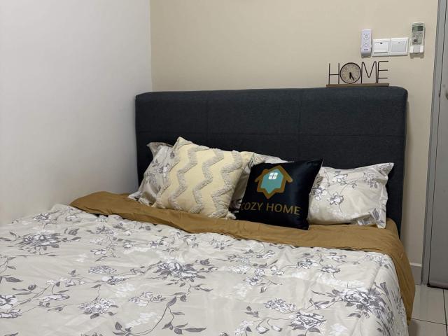 Middle Room for rent at Verando Residence Bdr Sunway. Female unit