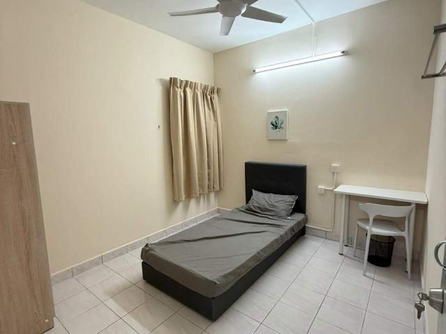 Middle Room For Rent at Pangsapuri Cemara, Cheras Permaisuri | 3 Mins Walk to Salak Selatan LRT | Female Unit