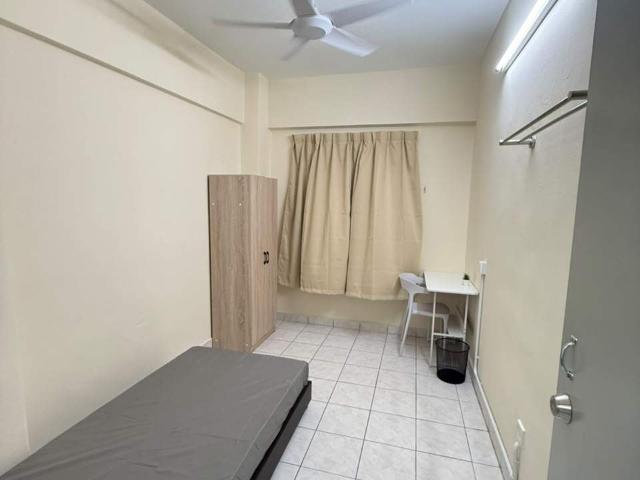 Middle Room For Rent at Pelangi Damansara Female Unit Walking Distance MRT