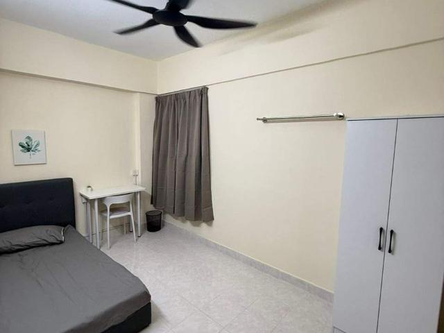 Middle Room For Rent at Pelangi Damansara Male Unit