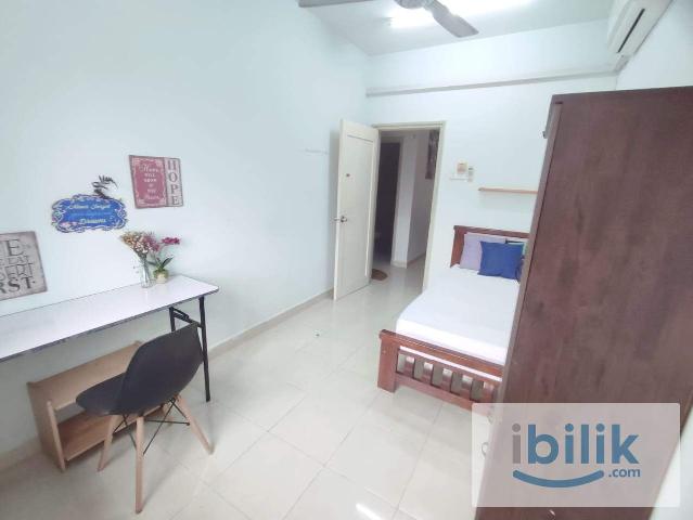 Middle room for rent at Pelangi Utama