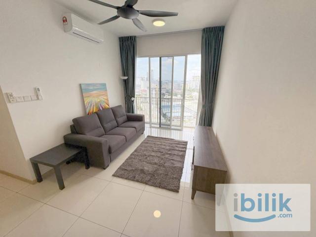 Middle room for rent at Ryan&Miho near UM
