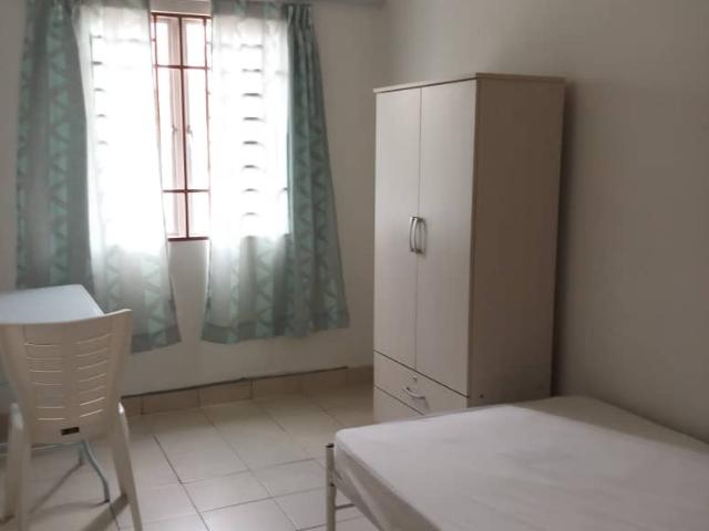 Middle room for rent at setia alam