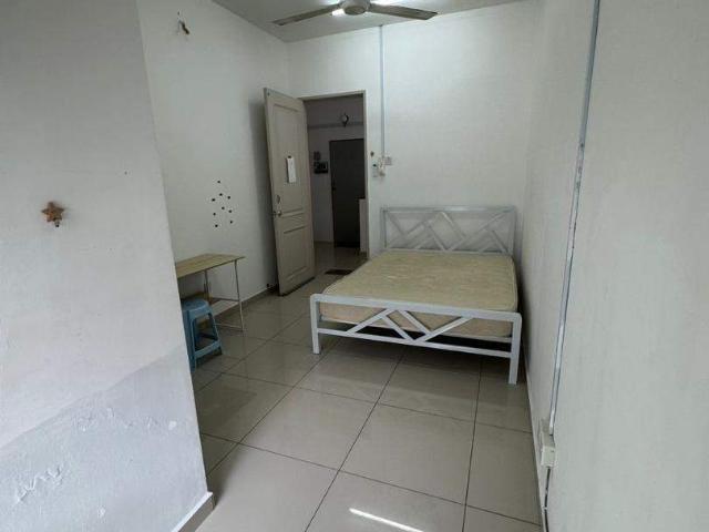 ✨ Middle Room for Rent at SS1 ✨