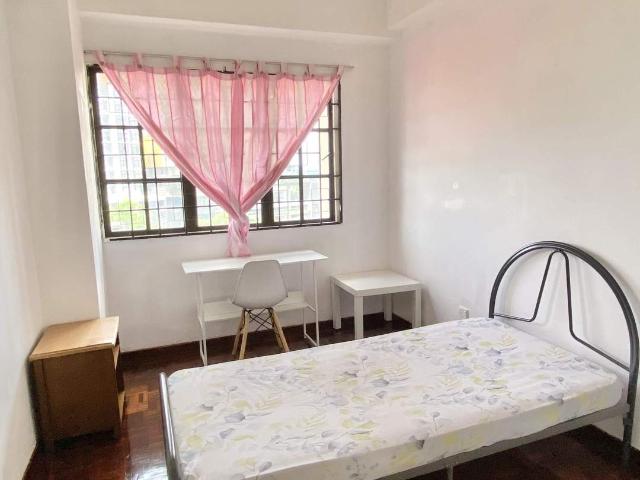 Middle Room For Rent FEMALE ONLY @ Bayu Tasik Condo Near LRT & HUKM