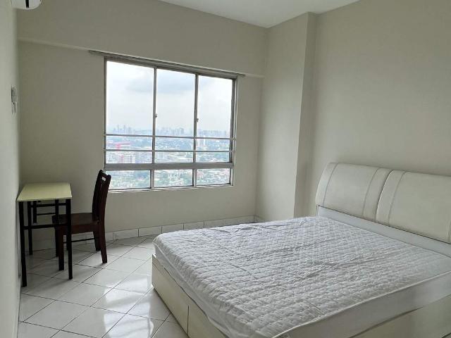 Middle room for rent in Bangsar South